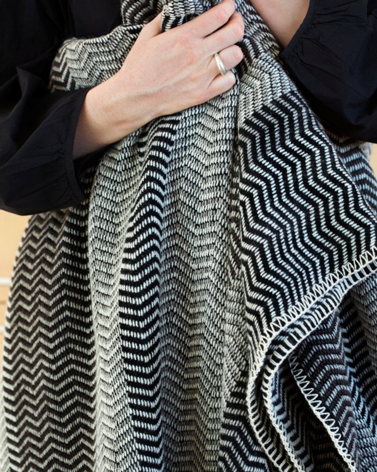 Røros Tweed | FRI LARGE - Grey Day