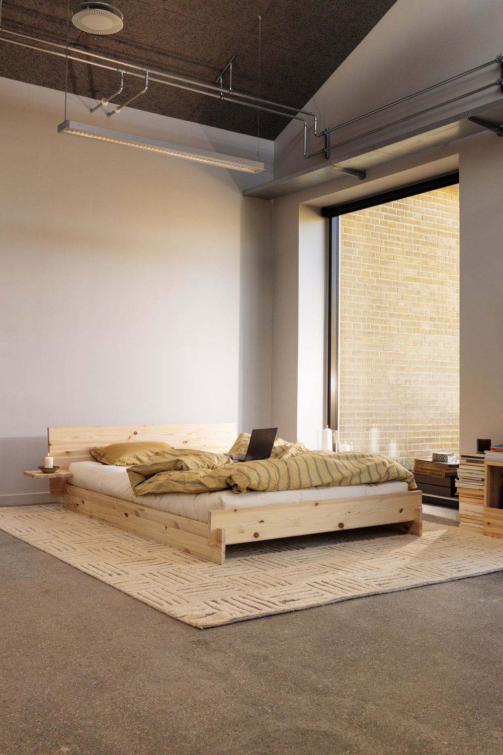 LATCH BED