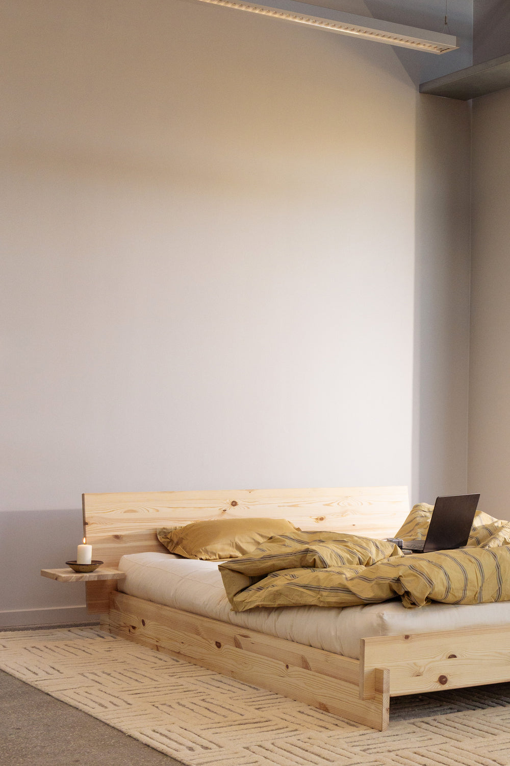 LATCH BED