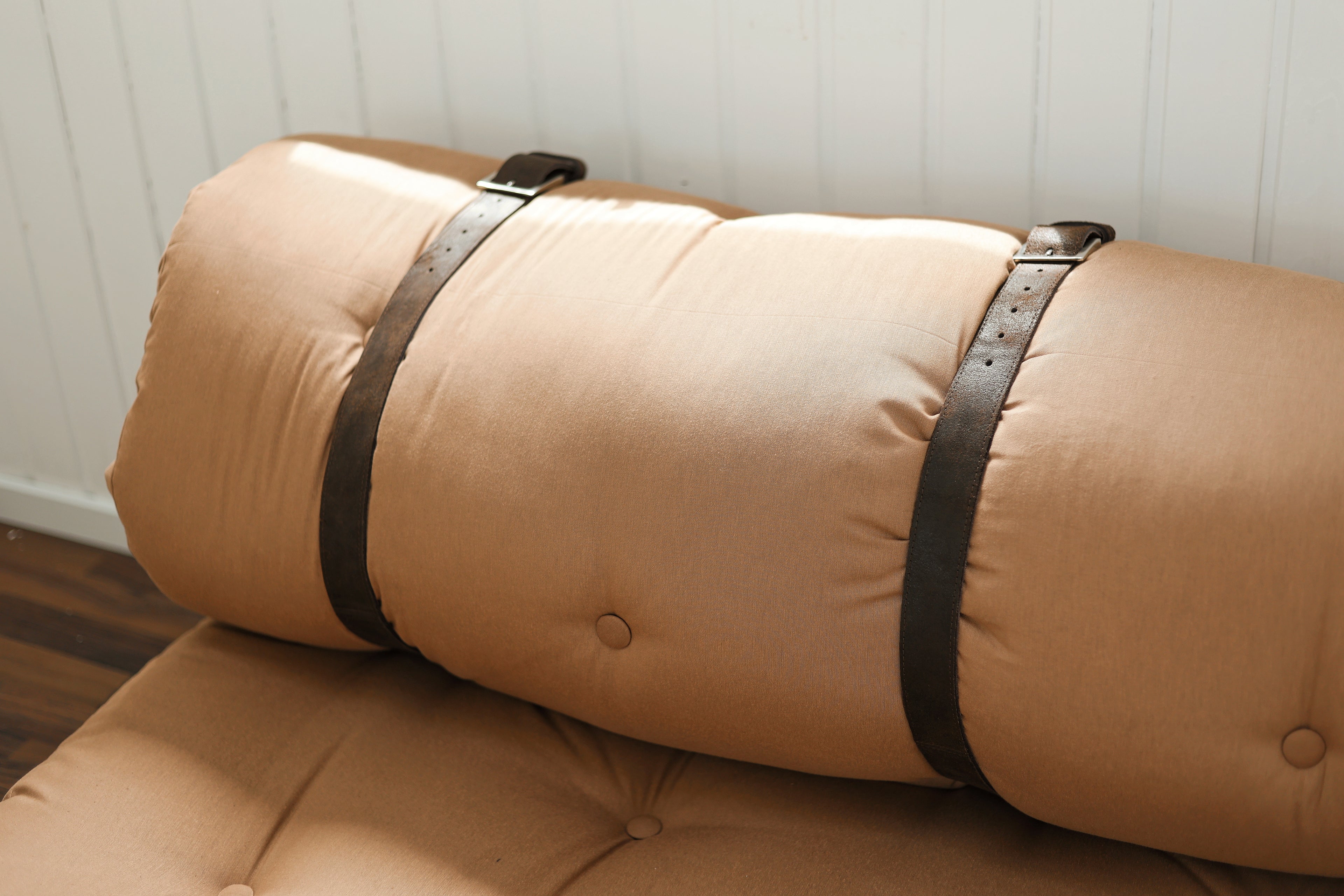 BUCKLE-UP SOFA