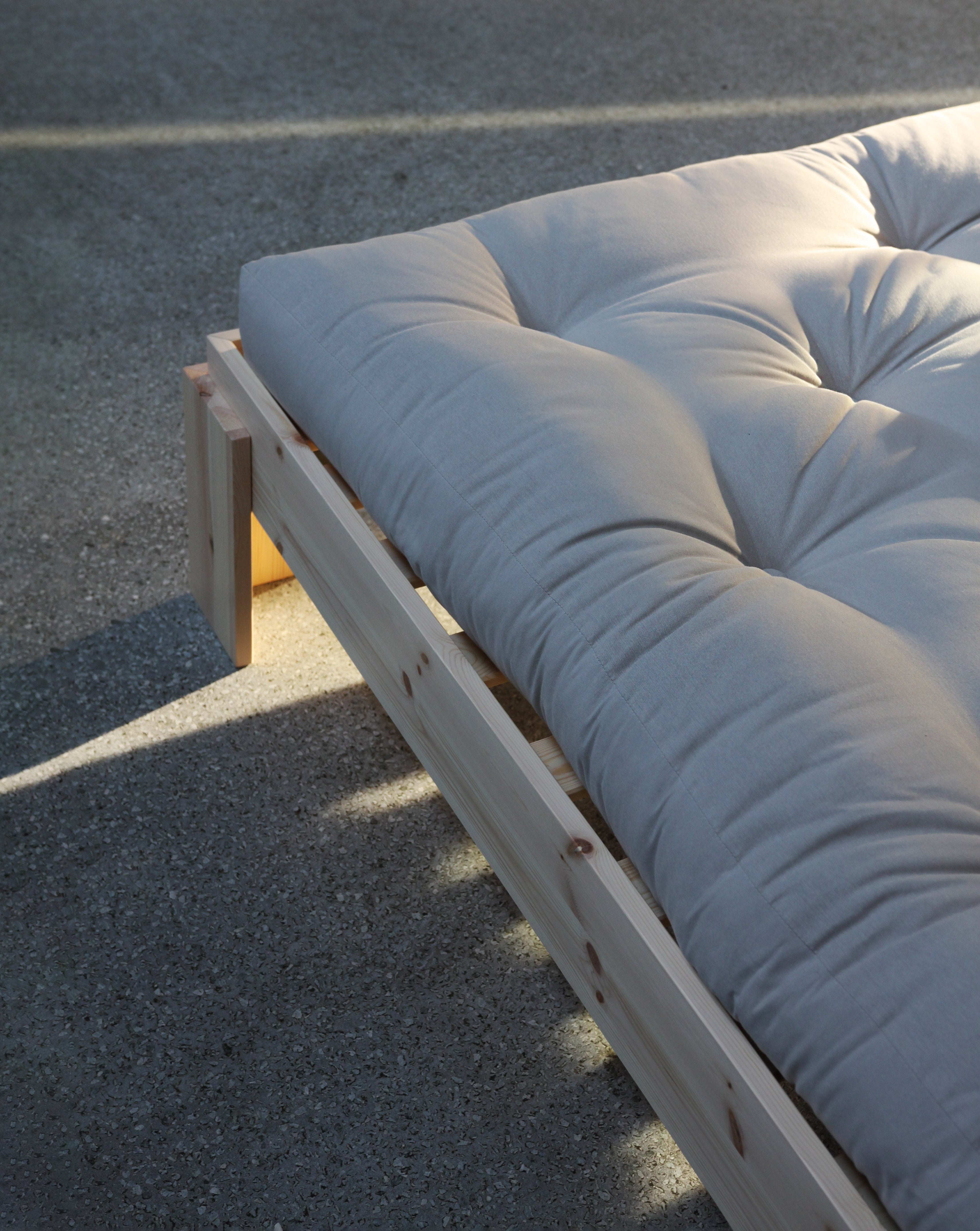 LAYERS BED BENCH CLEAR