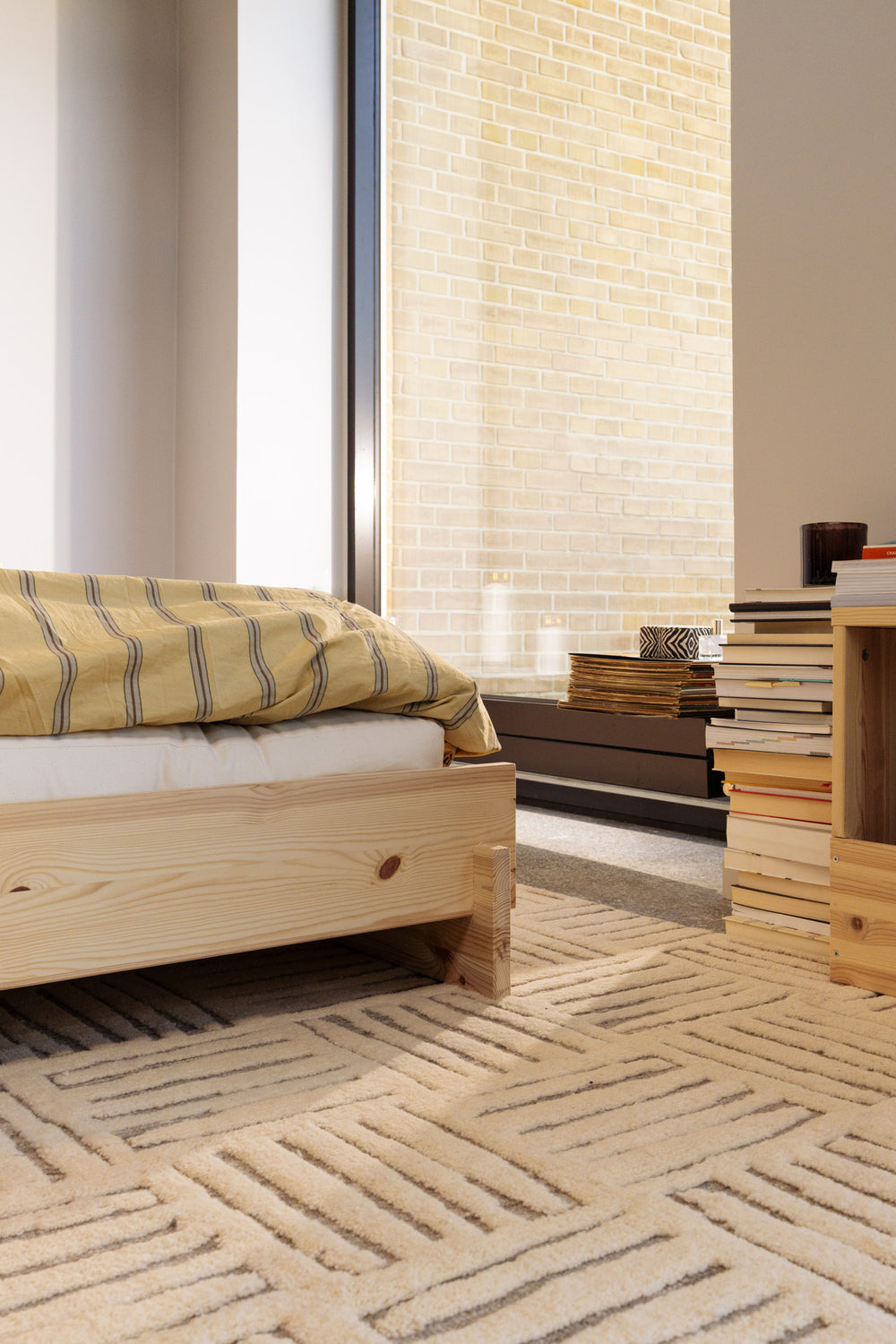 LATCH BED