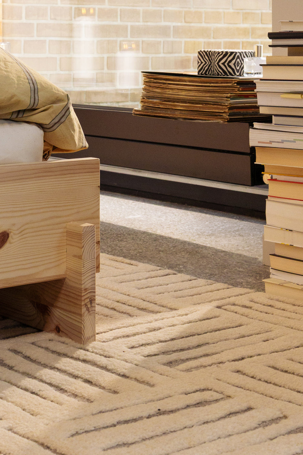 LATCH BED