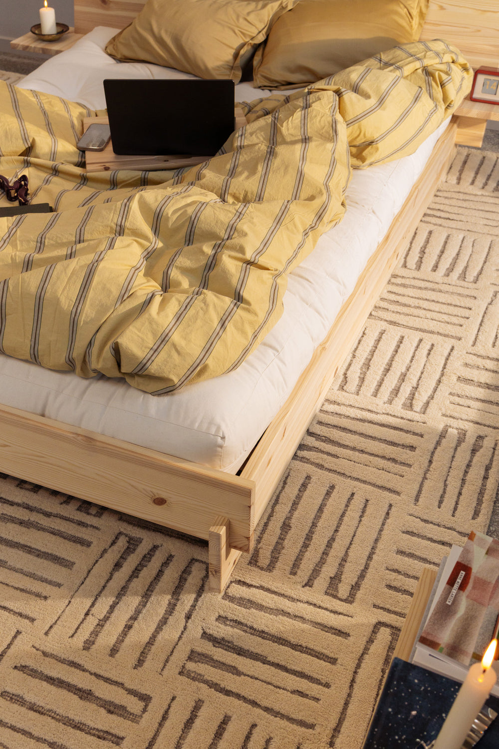 LATCH BED