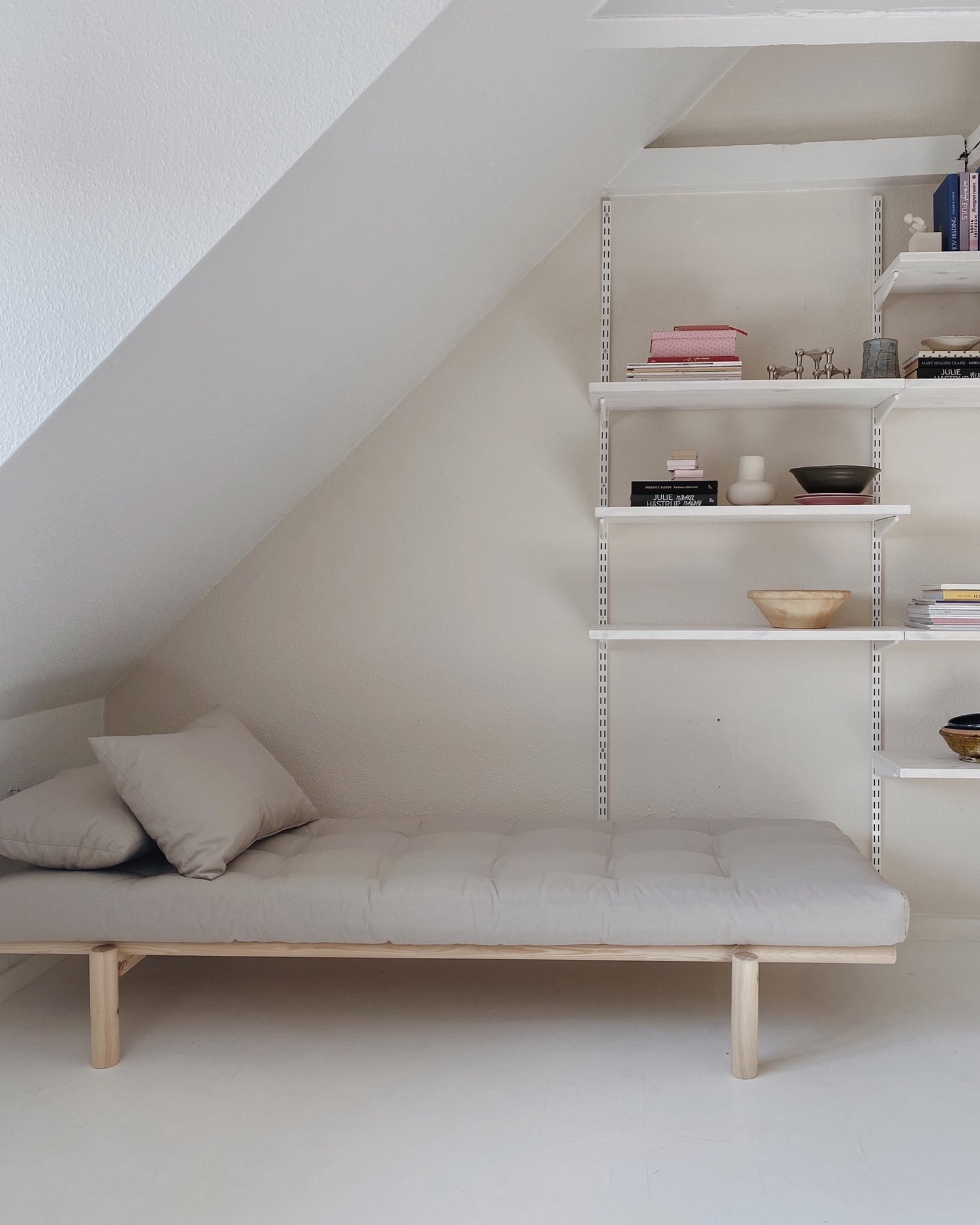 PACE DAYBED